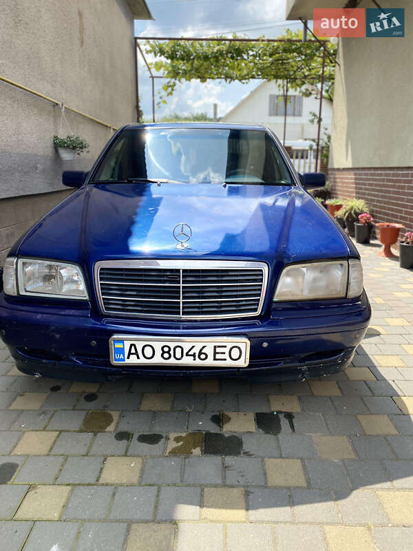 Седан Mercedes-Benz C-Class 1998 в Іршаві