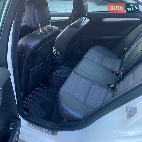 Седан Mercedes-Benz C-Class 2009 в Киеве