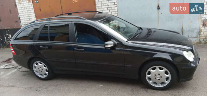 Универсал Mercedes-Benz C-Class 2004 в Киеве