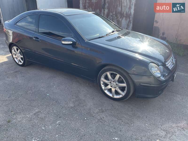 Купе Mercedes-Benz C-Class 2003 в 