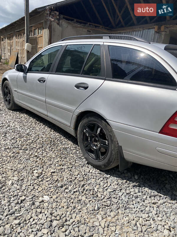 Универсал Mercedes-Benz C-Class 2002 в Чемеровцах