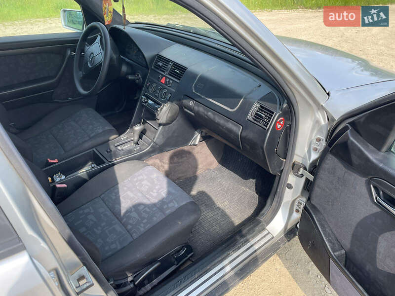 Седан Mercedes-Benz C-Class 1996 в Долині