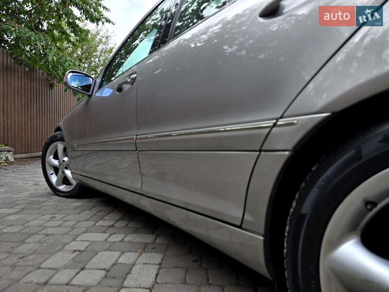 Седан Mercedes-Benz C-Class 2004 в Полтаве