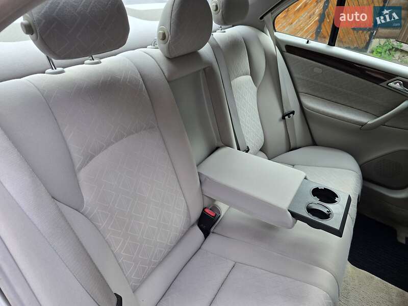 Седан Mercedes-Benz C-Class 2004 в Полтаве