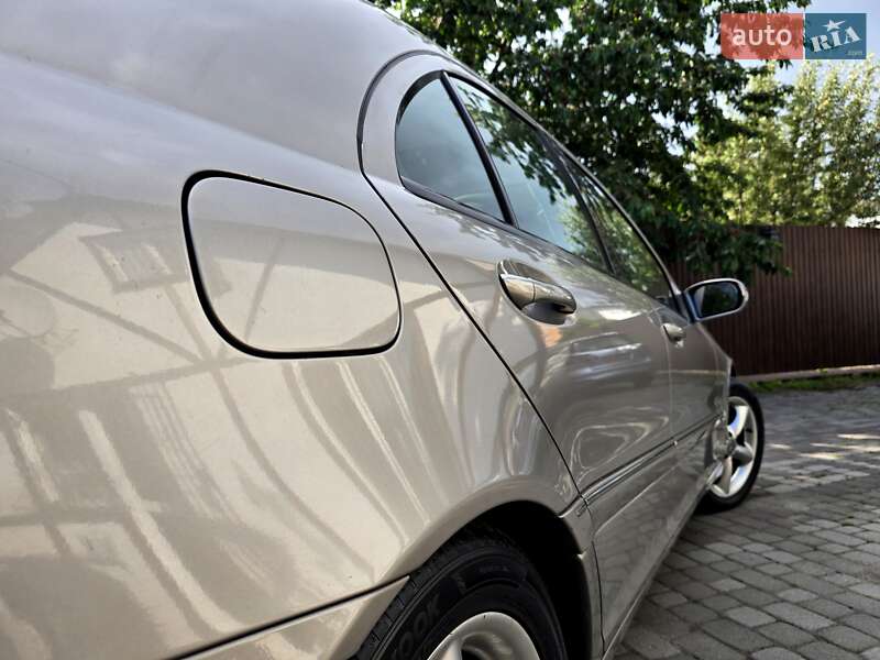 Седан Mercedes-Benz C-Class 2004 в Полтаве