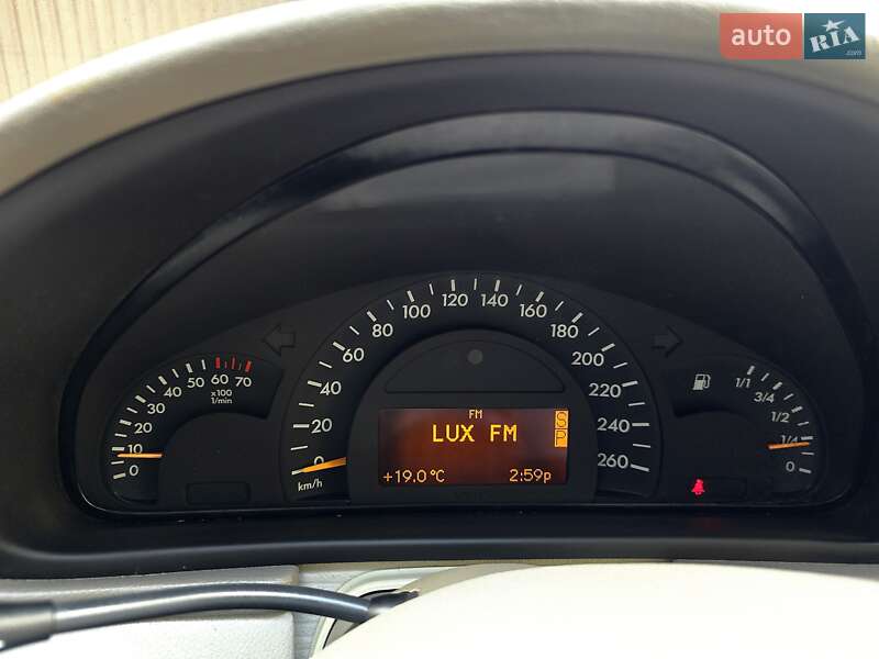 Седан Mercedes-Benz C-Class 2004 в Полтаве