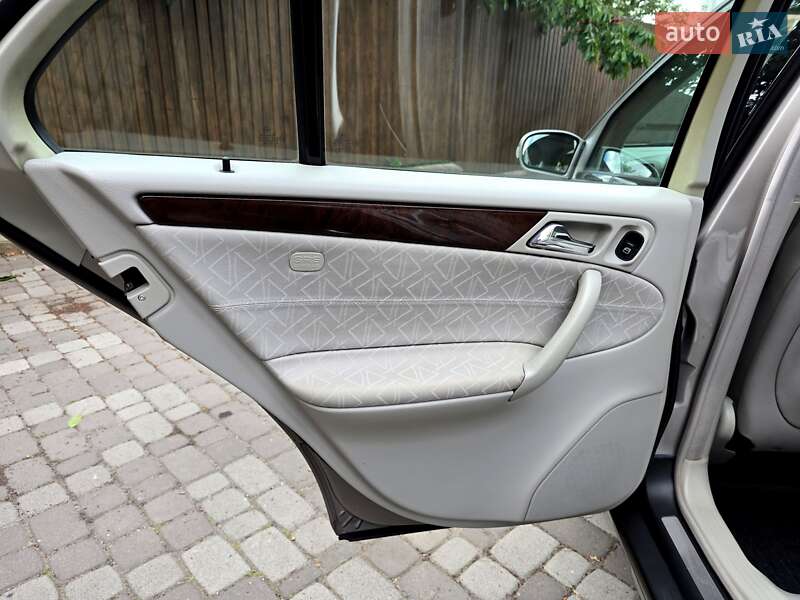 Седан Mercedes-Benz C-Class 2004 в Полтаве