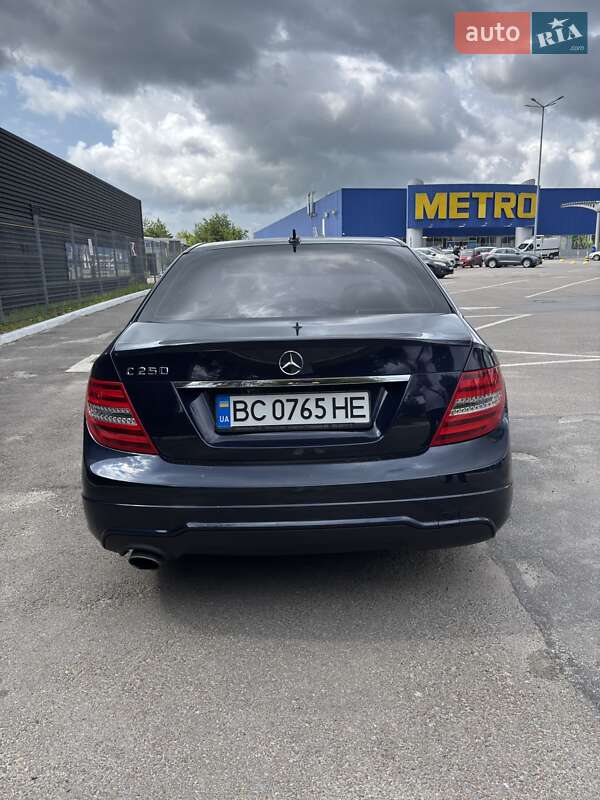 Седан Mercedes-Benz C-Class 2013 в Львове