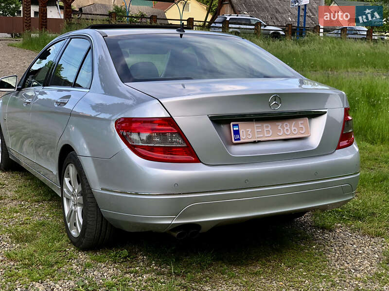 Седан Mercedes-Benz C-Class 2010 в Черновцах