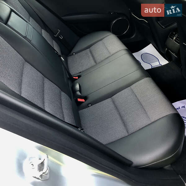 Седан Mercedes-Benz C-Class 2010 в Черновцах