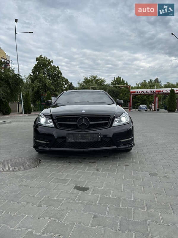 Купе Mercedes-Benz C-Class 2012 в 