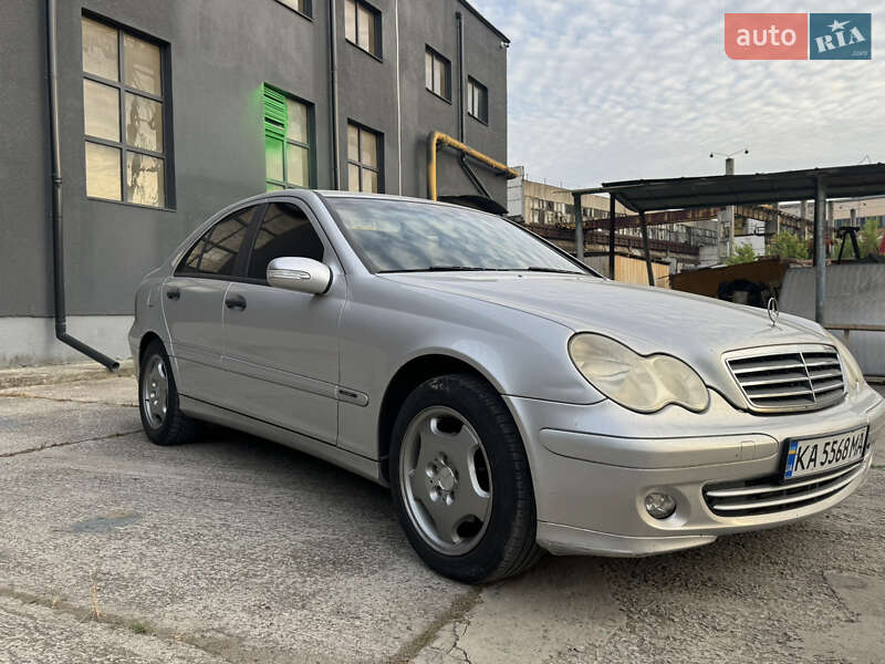 Седан Mercedes-Benz C-Class 2004 в Киеве