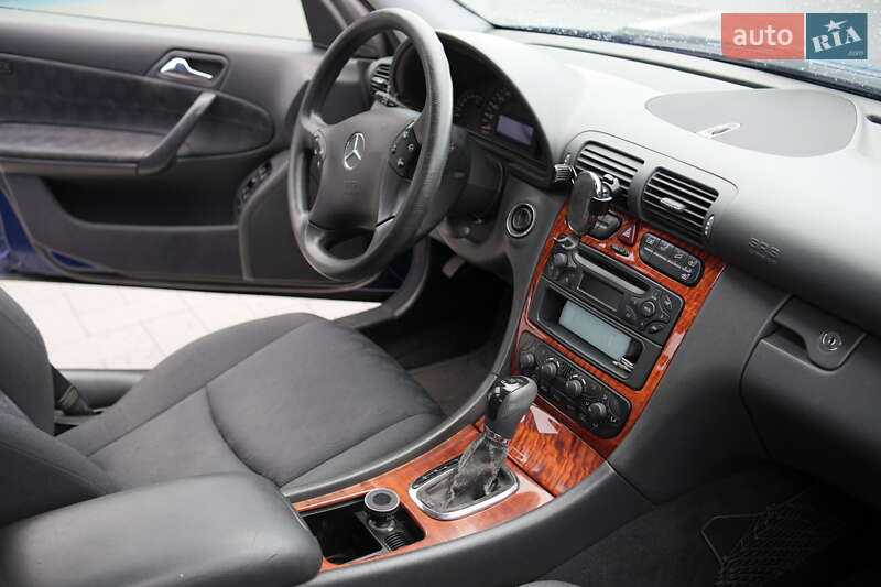 Седан Mercedes-Benz C-Class 2003 в Луцке