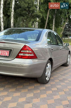 Седан Mercedes-Benz C-Class 2005 в 