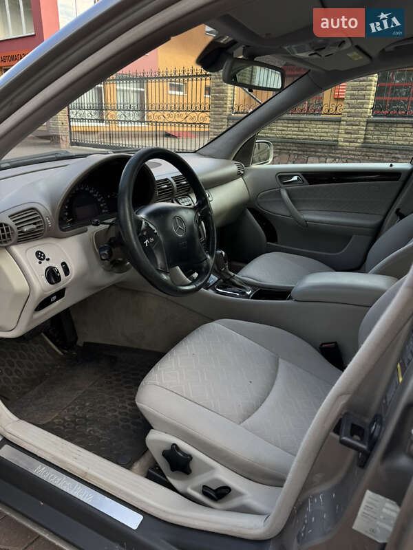 Седан Mercedes-Benz C-Class 2005 в Лубнах
