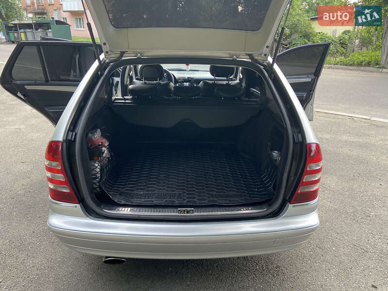 Універсал Mercedes-Benz C-Class 2004 в Гайвороні
