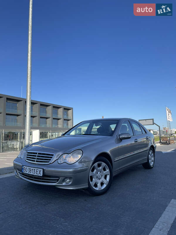 Mercedes-Benz C-Class 2004