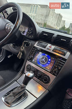 Купе Mercedes-Benz C-Class 2004 в 
