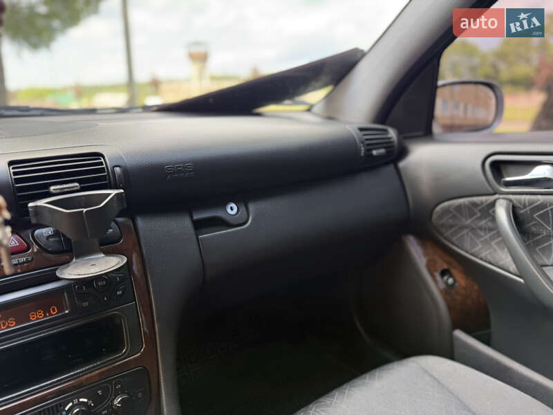Седан Mercedes-Benz C-Class 2001 в Звягеле