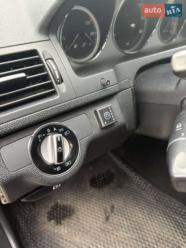 Седан Mercedes-Benz C-Class 2010 в Киеве