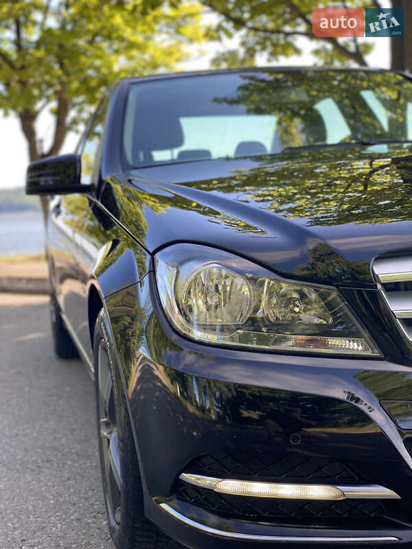 Седан Mercedes-Benz C-Class 2011 в Бурштыне