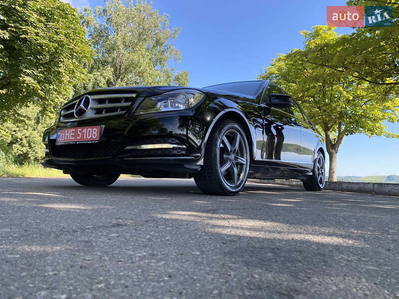 Седан Mercedes-Benz C-Class 2011 в Бурштыне
