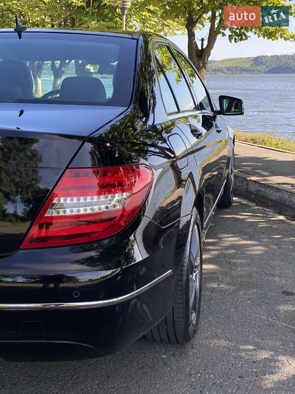Седан Mercedes-Benz C-Class 2011 в Бурштыне