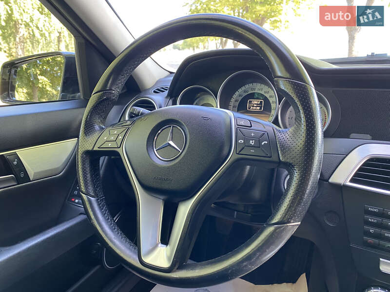 Седан Mercedes-Benz C-Class 2011 в Бурштыне