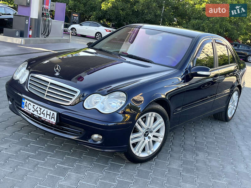 Mercedes-Benz C-Class 2005
