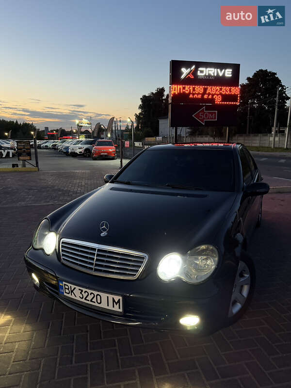 Седан Mercedes-Benz C-Class 2006 в Ровно