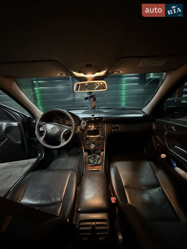 Седан Mercedes-Benz C-Class 2006 в Ровно
