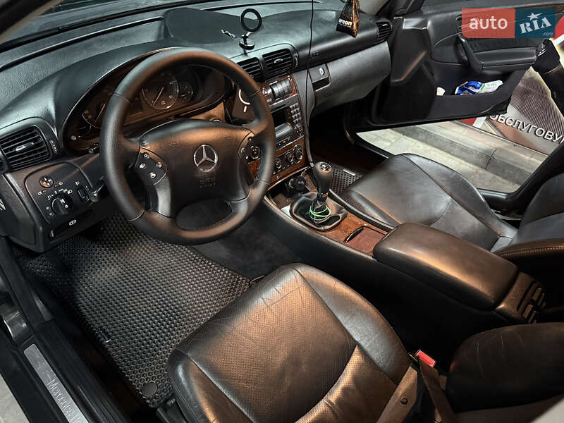 Седан Mercedes-Benz C-Class 2006 в Ровно