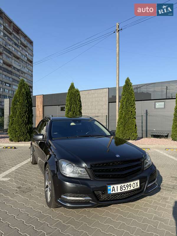 Mercedes-Benz C-Class 2011