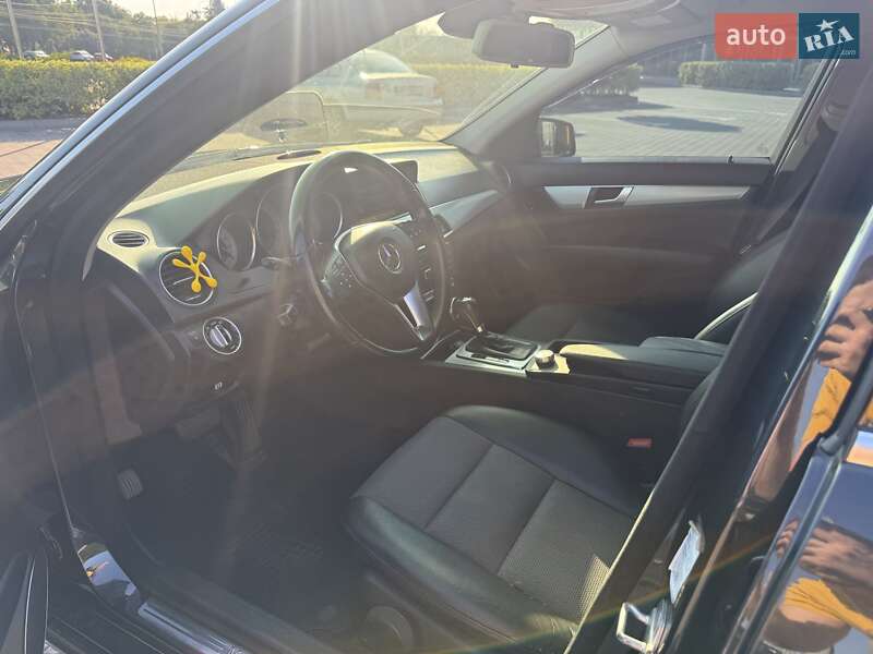 Универсал Mercedes-Benz C-Class 2011 в Житомире