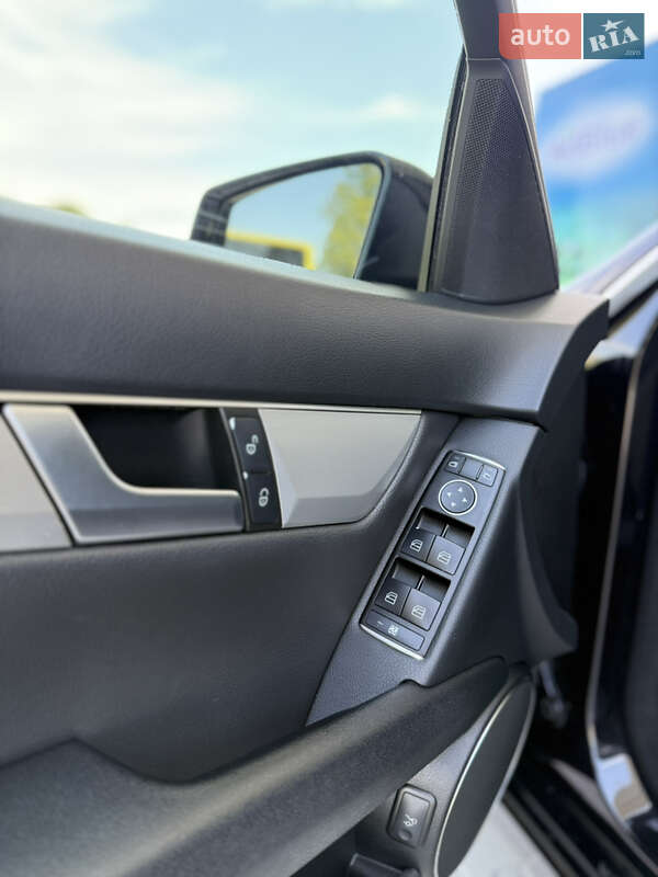 Седан Mercedes-Benz C-Class 2012 в Мостиській