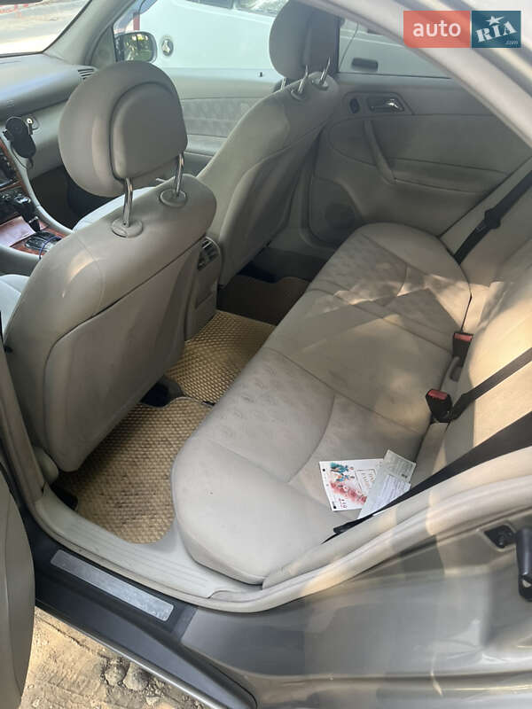 Седан Mercedes-Benz C-Class 2004 в Днепре