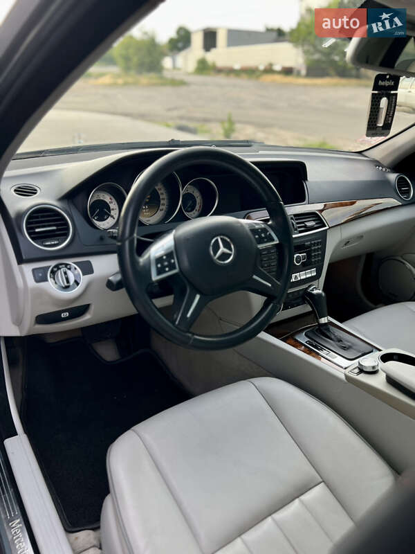 Седан Mercedes-Benz C-Class 2011 в Черкассах