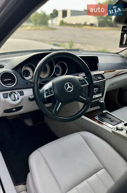 Седан Mercedes-Benz C-Class 2011 в 