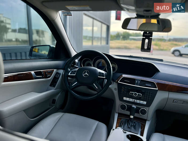 Седан Mercedes-Benz C-Class 2011 в Черкассах