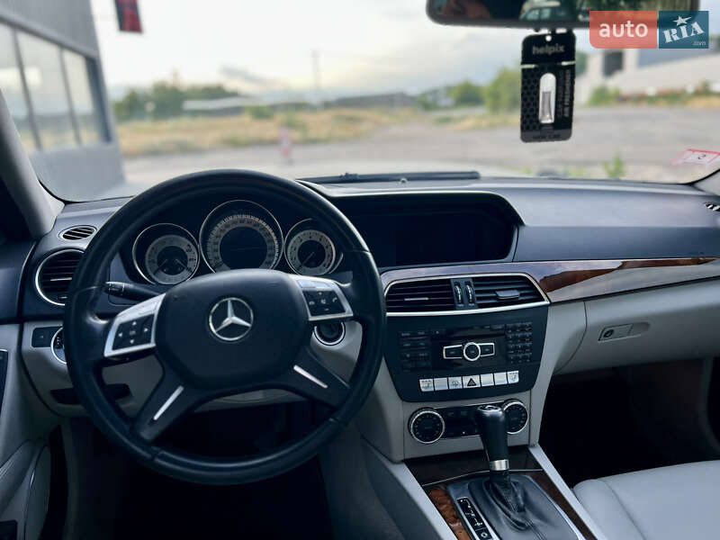 Седан Mercedes-Benz C-Class 2011 в Черкассах