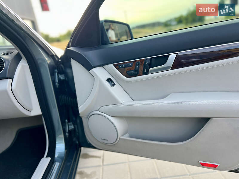 Седан Mercedes-Benz C-Class 2011 в Черкассах