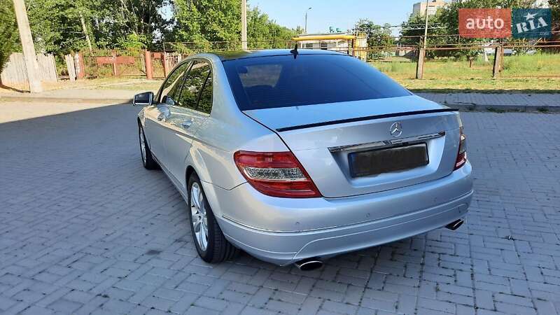 Седан Mercedes-Benz C-Class 2009 в Черкасах