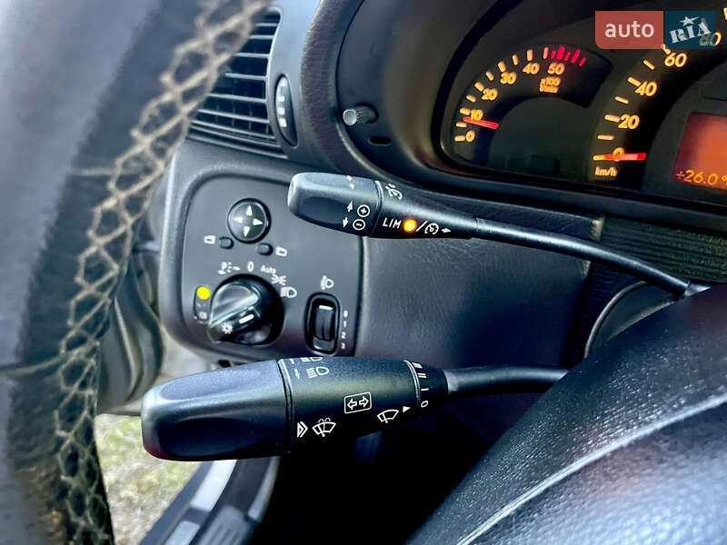 Седан Mercedes-Benz C-Class 2002 в Чернівцях