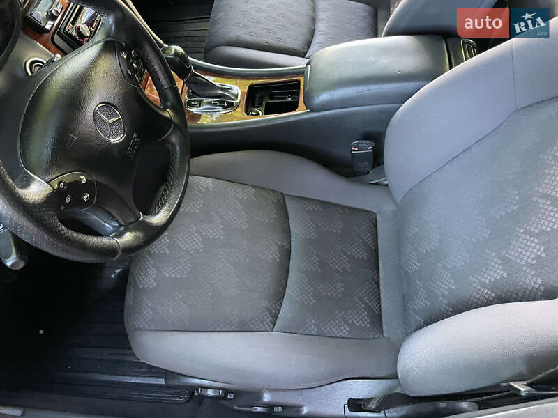 Седан Mercedes-Benz C-Class 2002 в Чернівцях