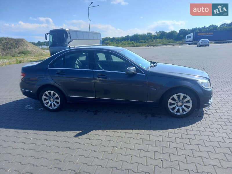 Седан Mercedes-Benz C-Class 2010 в Черновцах