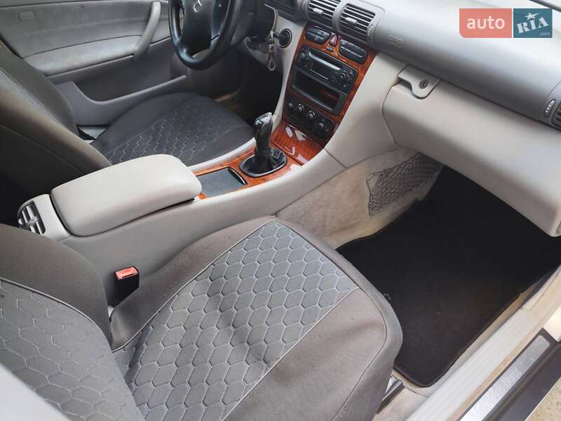 Універсал Mercedes-Benz C-Class 2003 в Кропивницькому