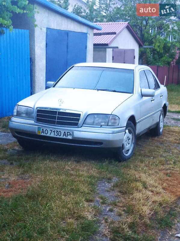 Седан Mercedes-Benz C-Class 1994 в Волочиске