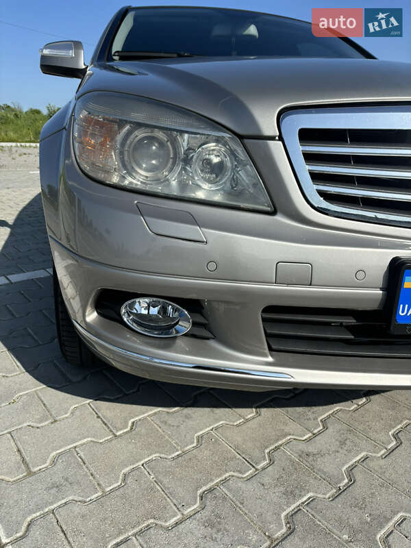 Седан Mercedes-Benz C-Class 2009 в Львове