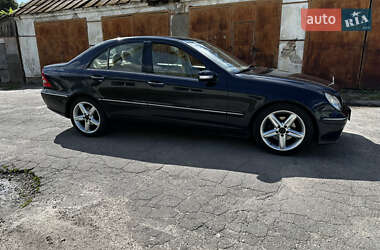 Седан Mercedes-Benz C-Class 2004 в Остроге