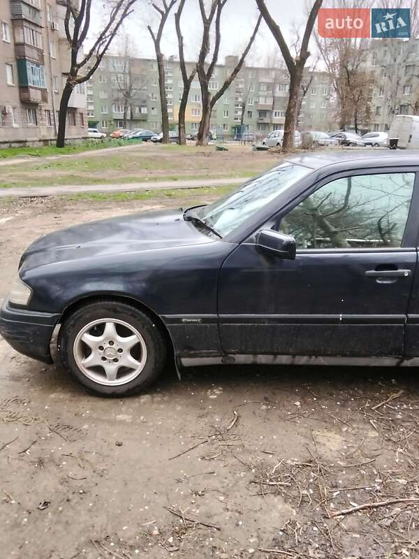 Седан Mercedes-Benz C-Class 1994 в Запоріжжі